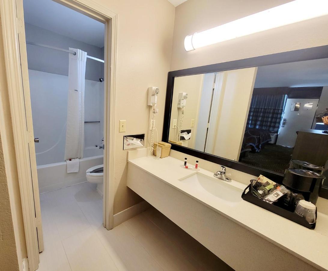 Super 8 By Wyndham Marion Nc Hotell Eksteriør bilde