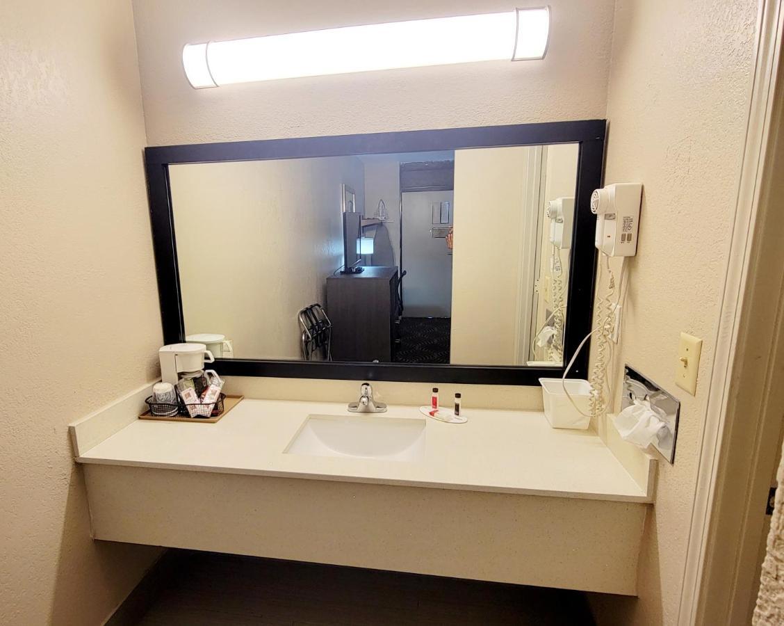 Super 8 By Wyndham Marion Nc Hotell Eksteriør bilde