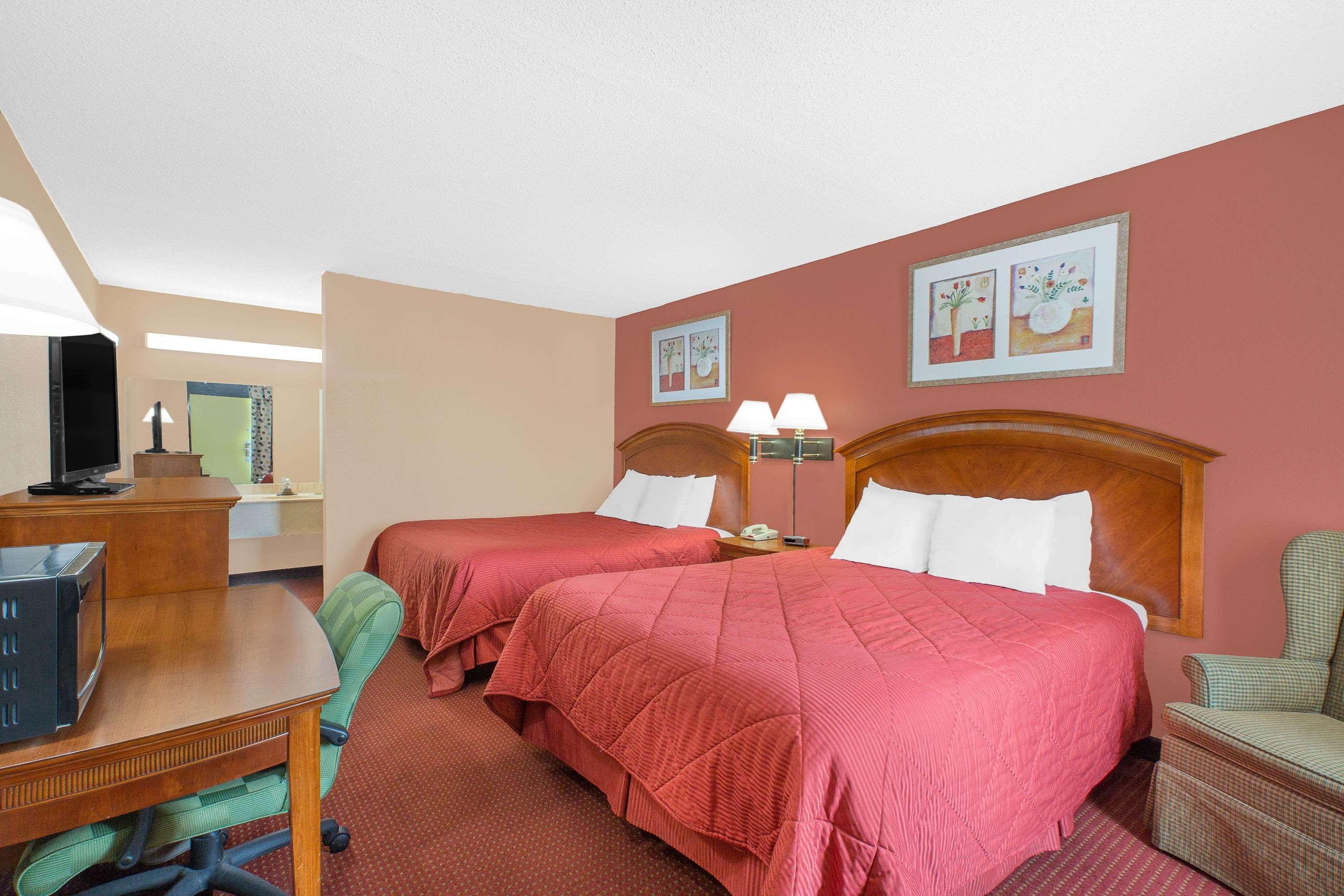Super 8 By Wyndham Marion Nc Hotell Eksteriør bilde